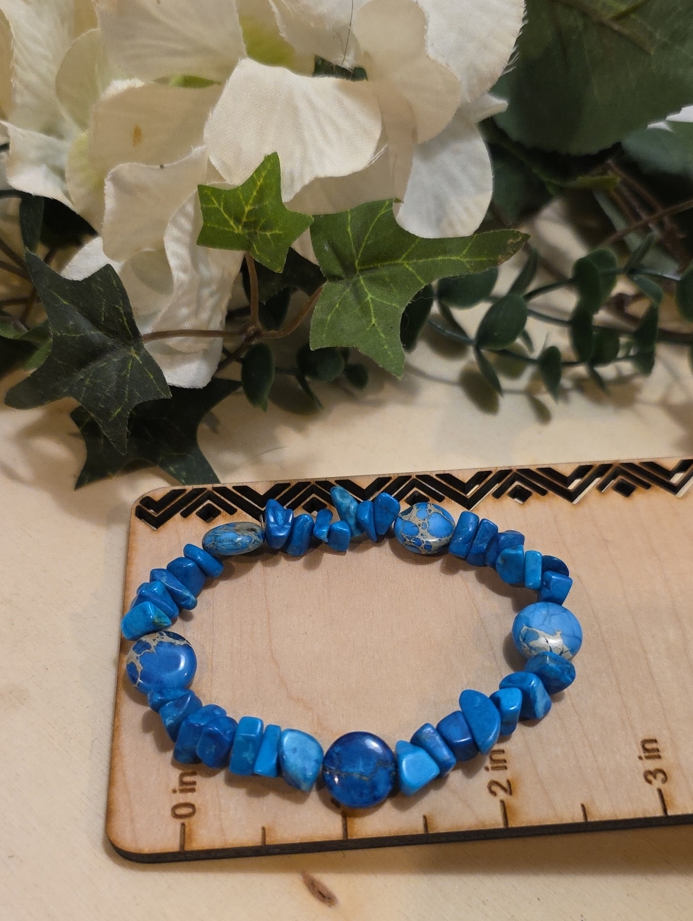Vibrant Blue Chip & Round Bead Stretch Bracelet - Unbranded